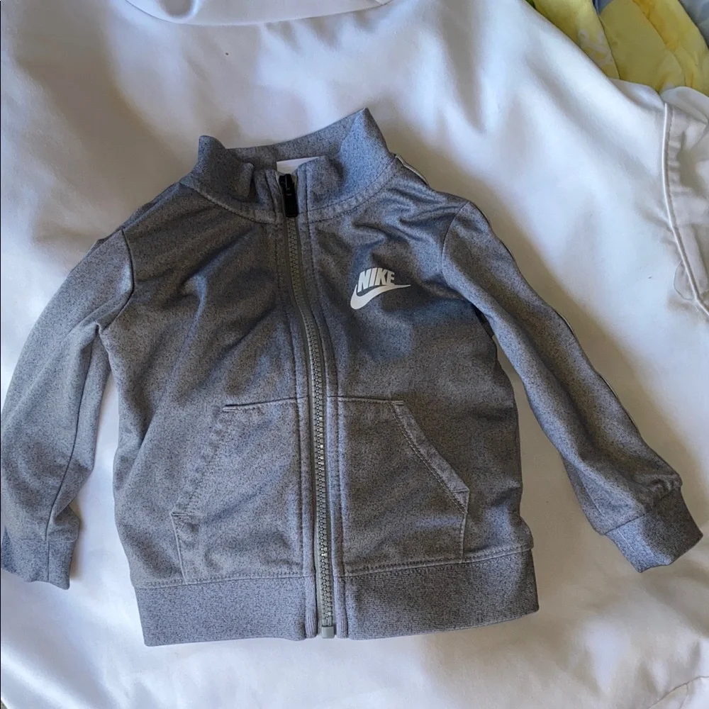 Nike Kids' Gray Tracksuit with Logo Size 18 months - Picture 8 of 8